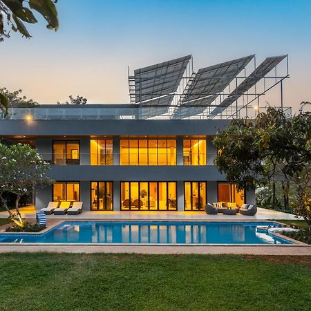 Reflection House By Stayvista With Pool, Terrace Bar, Indoor Games & Exquisite Interiors In A Nutshell Alībāg Exteriör bild